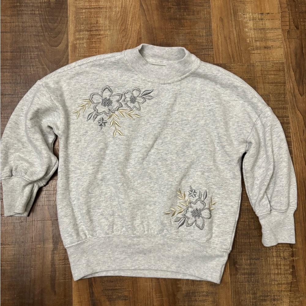 Abercrombie Kids Gray girls size 5/6 Floral Embroidered crew neck sweatshirt
